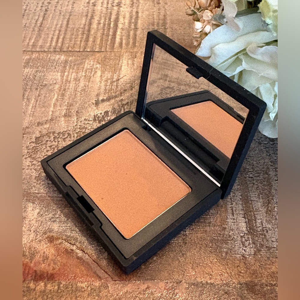 New NARS Bronzing Powder in LAGUNA!